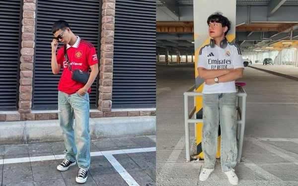 Phối áo bóng đá nam với quần jeans street style