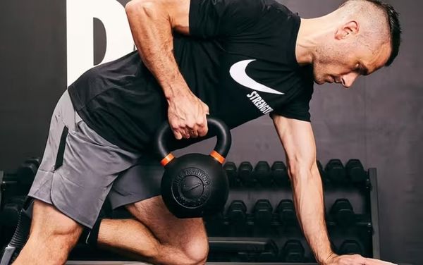 Tập luyện cùng tập gym Nike