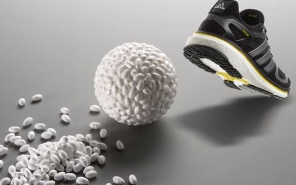 Đôi giày adidas Ultraboost với công nghệ đệm Boost