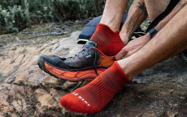 Kích cỡ giày phù hợp giúp giữ đôi chân ổn định và tăng sự thoải mái