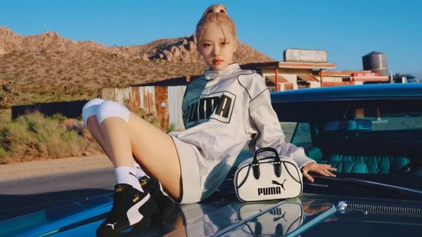 Rose diện giày Puma Speedcat