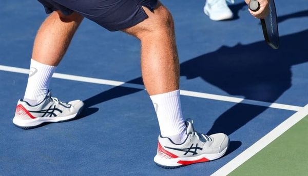Tại sao phải sử dụng giày Pickleball chuyên dụng