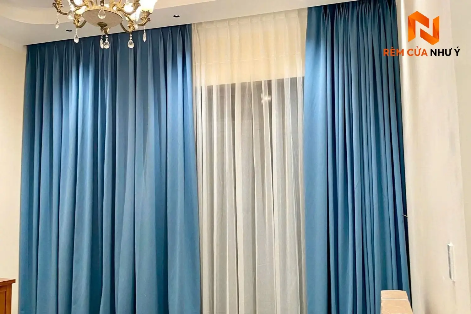 Chất liệu vải rèm NY01 cao cấp dệt sợi khít dày dặn, kháng bụi và chống nhăn vượt trội.
