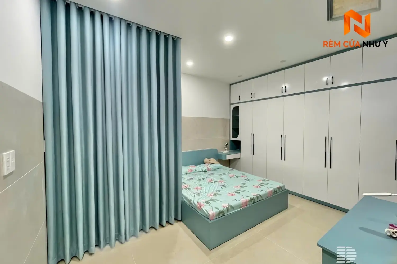 Bề mặt dệt của rèm vải NY02 mềm mịn, dày dặn, có khả năng chống bám bụi và chống nhăn rất tốt.