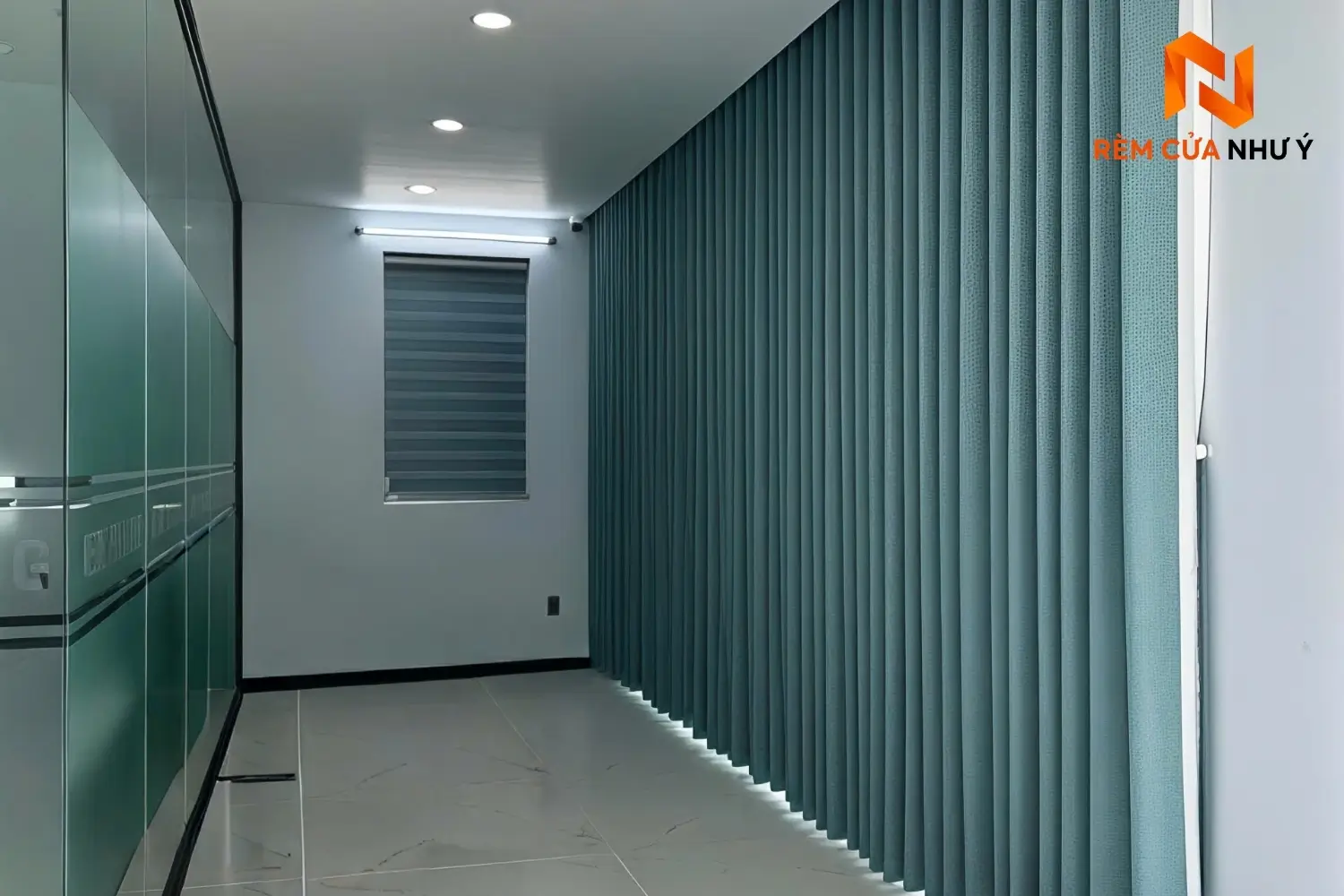 Mẫu rèm vải NY07 dệt 3 lớp dày dặn, giữ phom sóng chuẩn đẹp tạo không gian nghỉ ngơi yên tĩnh cho phòng ngủ.
