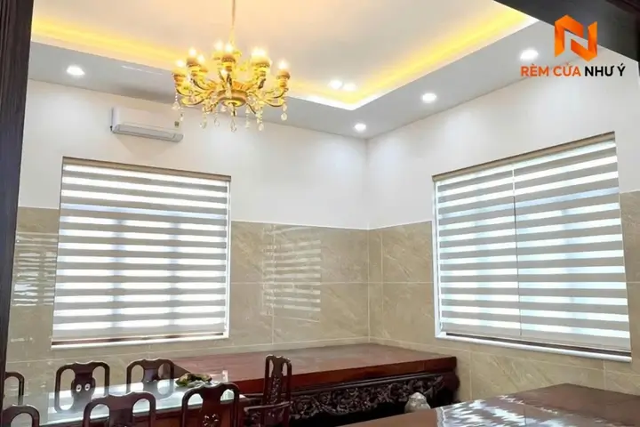 Mẫu rèm cầu vồng&nbsp;mang lại không gian rêng tư và thoáng mát cho phòng ngủ.
