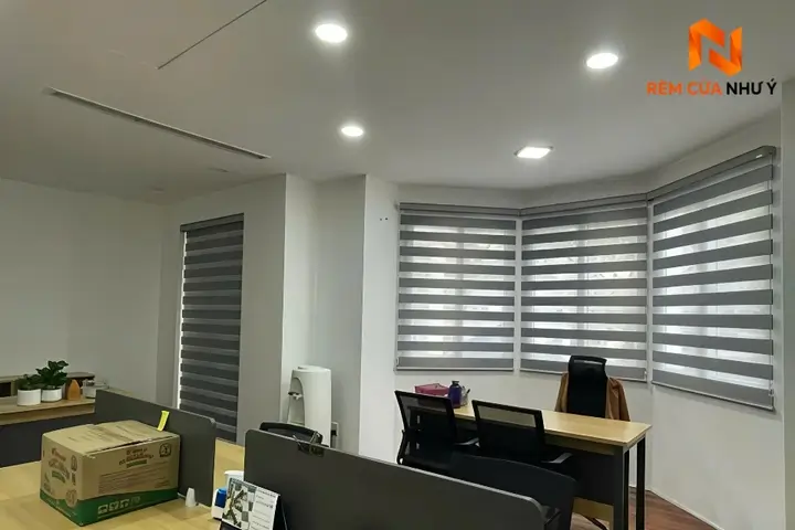 Mẫu rèm cầu vồng BT 754 cản sáng 95%, mang lại không gian riêng tư và thoáng mát cho phòng ngủ.