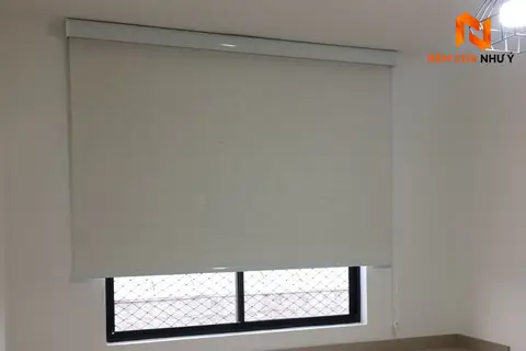 Bề mặt phủ nhựa cao cấp có khả năng chống bám bụi bẩn và lau chùi dễ dàng.