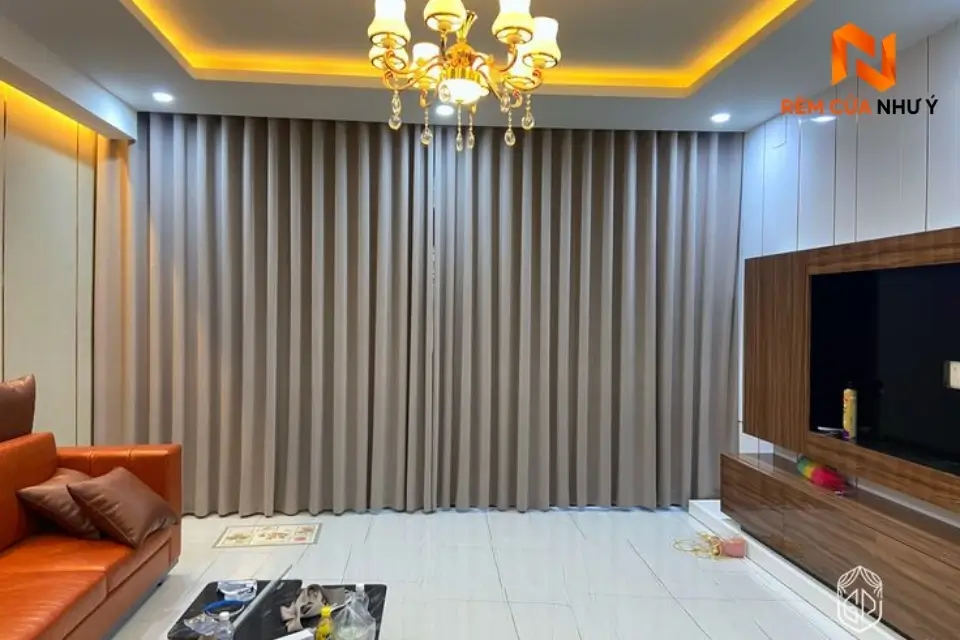 Mẫu rèm vải biệt thự NY05 mang lại vẻ đẹp lộng lẫy, bề thế.
