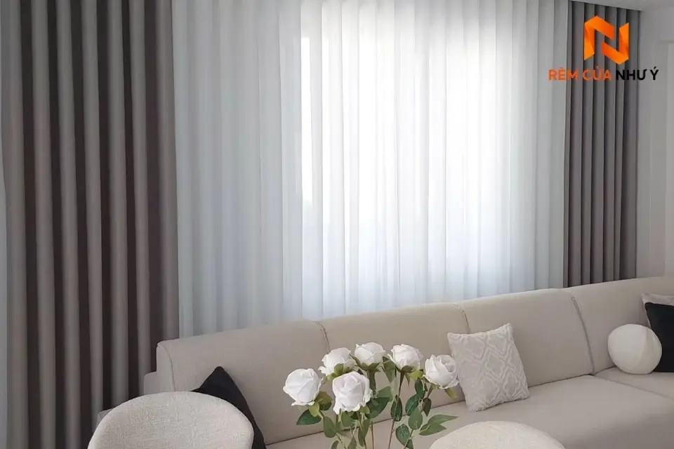 Bề mặt chất liệu vải gấm cao cấp của mã NY10 có khả năng chống bám bụi, giữ nguyên vẻ đẹp nguyên bản qua năm tháng.