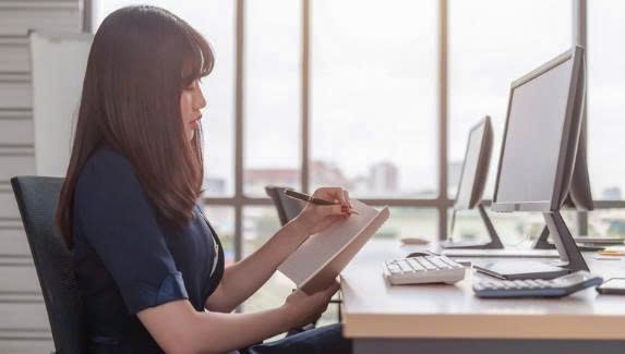 TÁC HẠI CỦA VIỆC NGỒI NHIỀU VÀ CÁCH CẢI THIỆN THÓI QUEN VẬN ĐỘNG HÀNG NGÀY