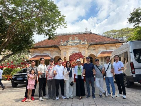 DU XUÂN LỄ CHÙA ĐẦU NĂM – GIEO LỘC, ĐÓN BÌNH AN