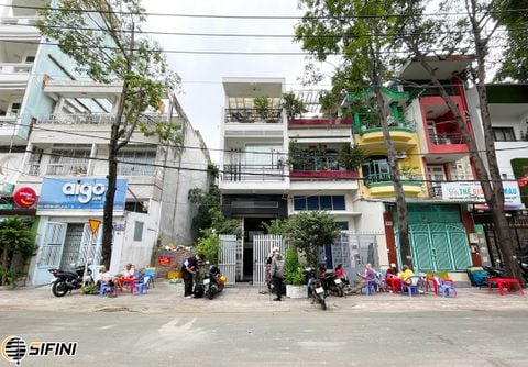 THI CÔNG CỬA XẾP LÁ NHỰA TRONG CHO NHÀ PHỐ QUẬN 6