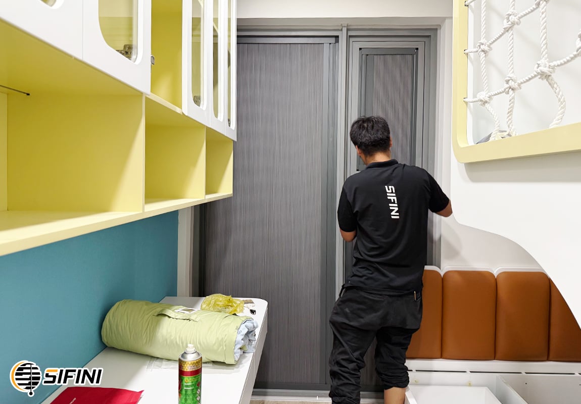 Rèm tổ ong gắn kính