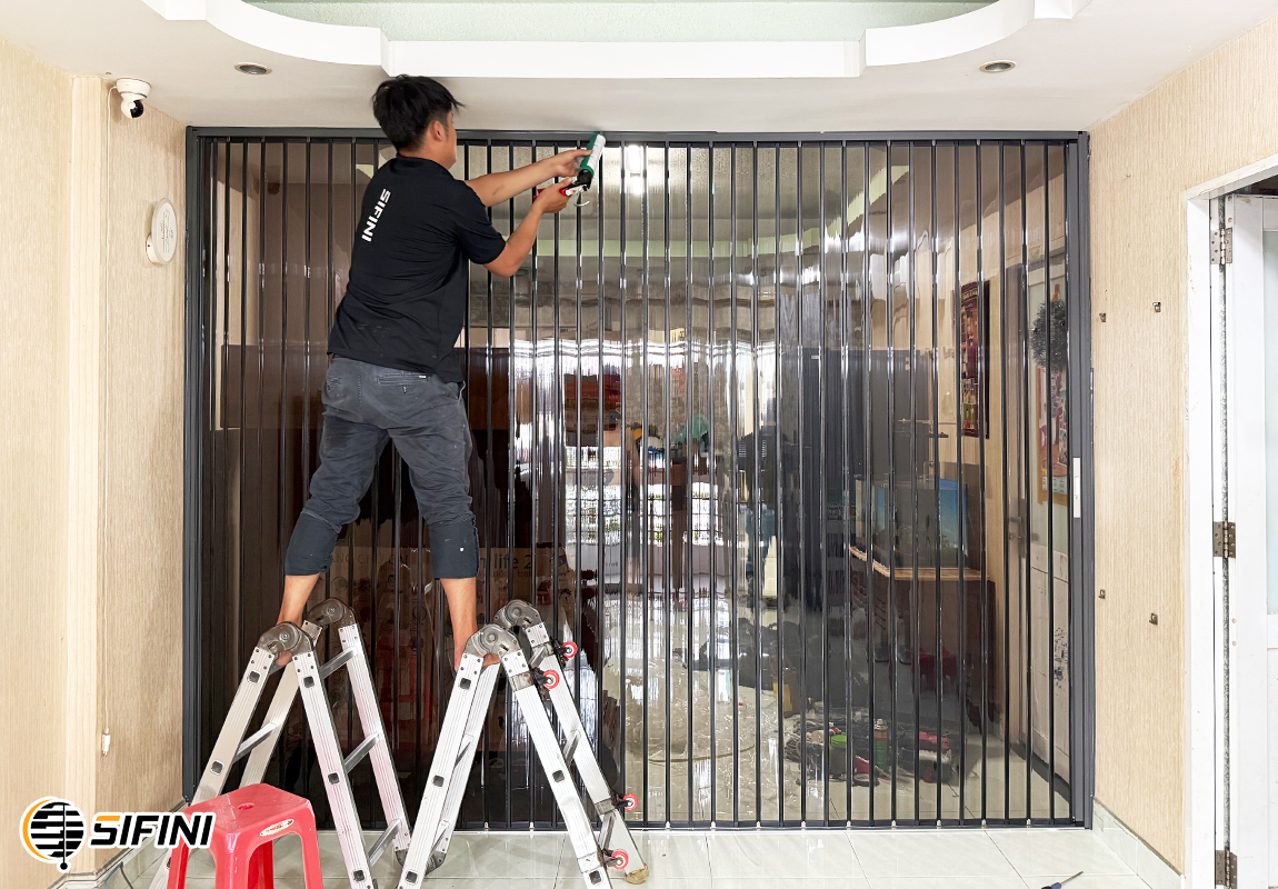 Cửa xếp lá nhựa trà