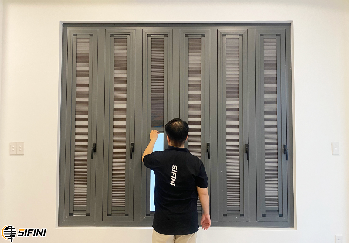 Rèm tổ ong gắn kính