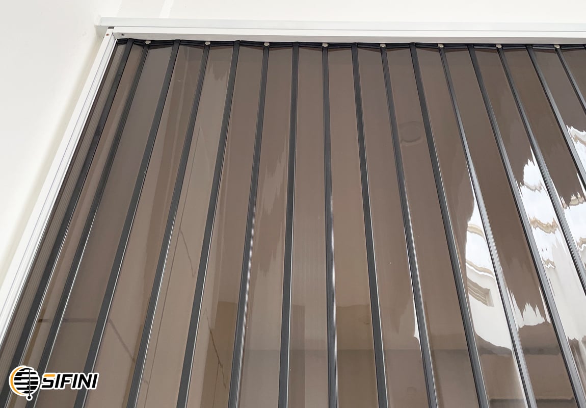 Cửa xếp lá nhựa trà