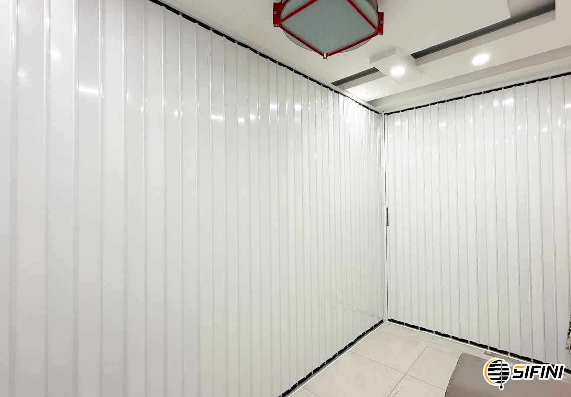Cửa xếp lá nhôm trắng