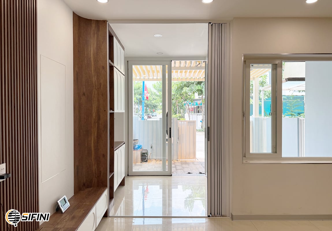 Cửa xếp lá nhôm trắng