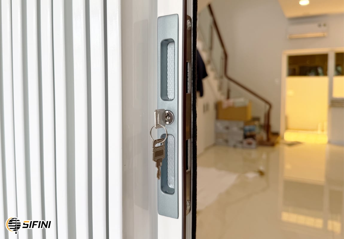 Cửa xếp lá nhôm trắng