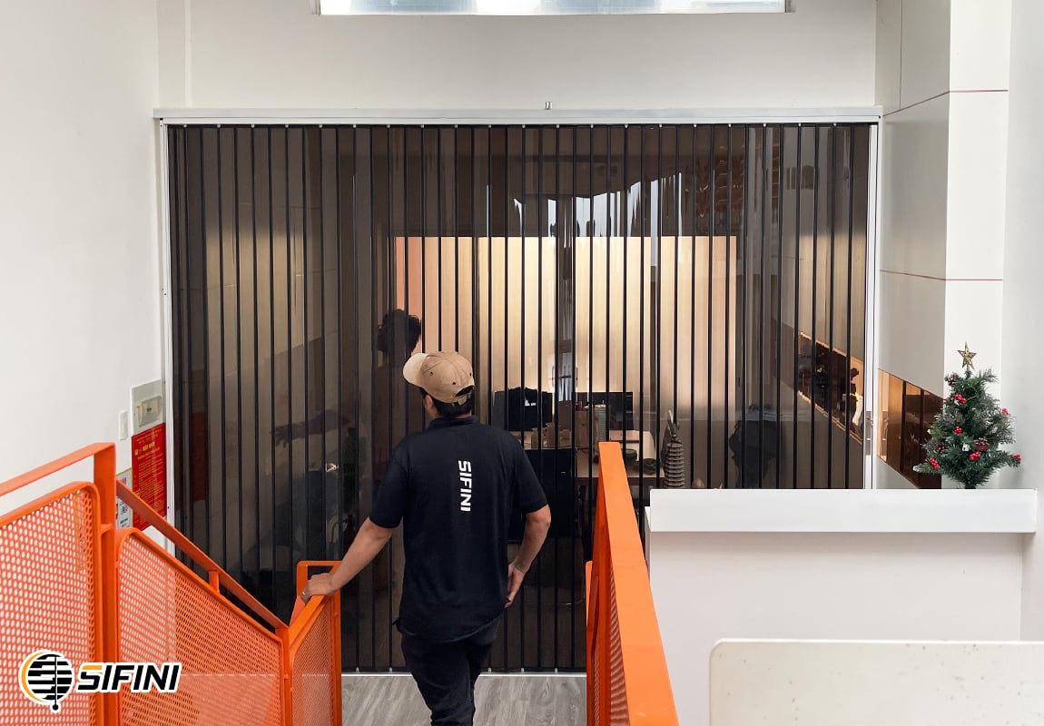 Cửa xếp lá nhựa trà