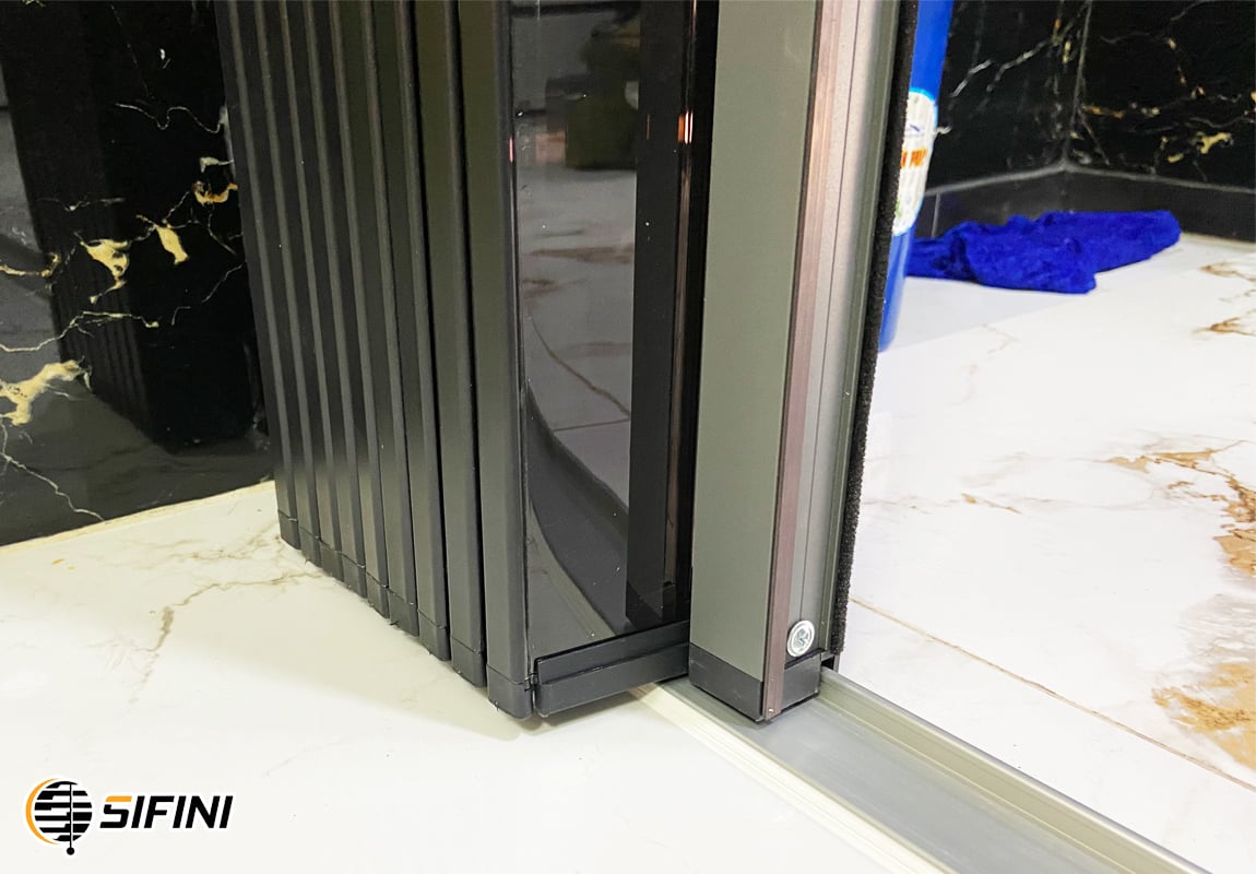 Cửa xếp lá nhựa trà