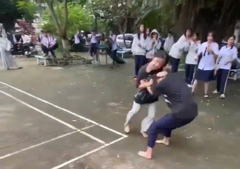 Liên tiếp những vụ bạo lực học đường: Phụ huynh không thể làm khán giả!