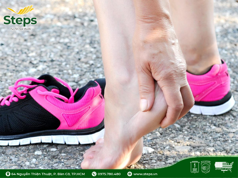 Đau gót chân phải là bị gì? Có nguy hiểm không?