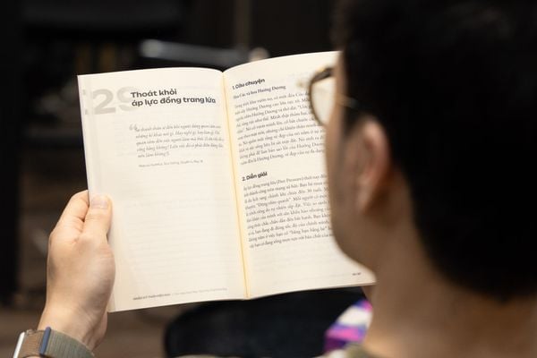 VÒNG LẶP ĐỘC HẠI ĐANG RÚT CẠN SỨC LỰC CỦA NGƯỜI TRẺ VÀ CÁCH THOÁT RA