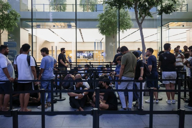 Những người đầu tiên nhận iPhone 17