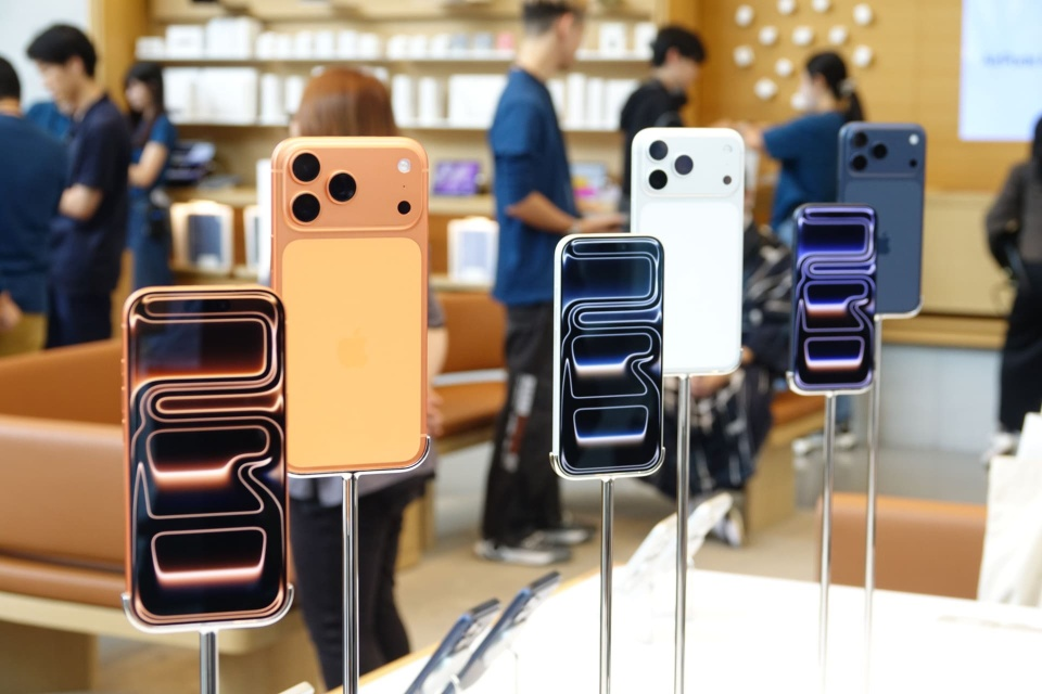 Tại sao ‘iPhone Nhật’ luôn rẻ