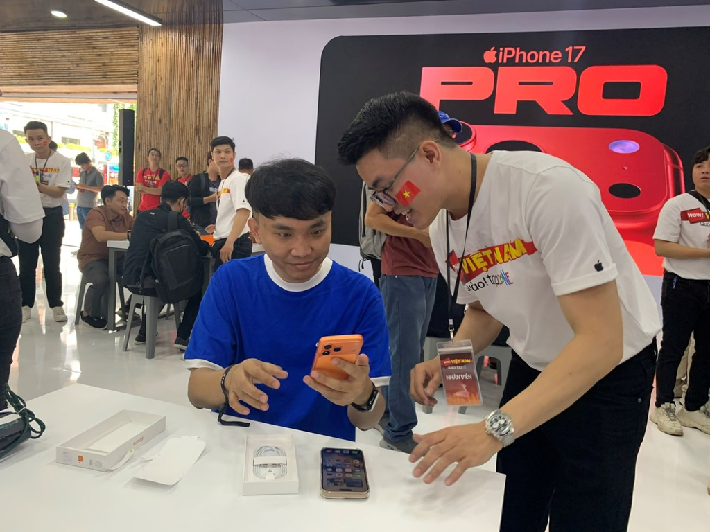Lý do iPhone đắt đỏ nhưng người Việt vẫn xếp hàng mua