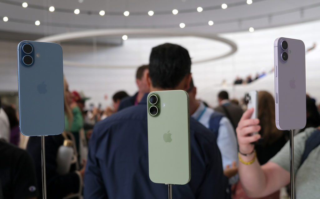 iPhone 17 bản tiêu chuẩn lần đầu 'cháy hàng'