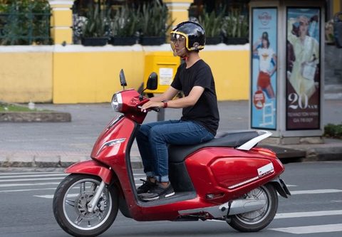 Hướng dẫn cách đi xe máy điện an toàn cho người mới bắt đầu