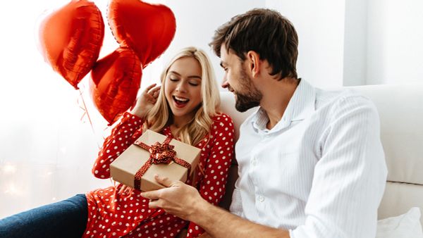 Quà Valentine nên tặng gì cho lãng mạn? Tư Vấn Từ PPG Chocolate & Gift