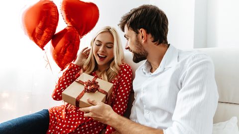 Quà Valentine nên tặng gì cho lãng mạn? Tư Vấn Từ PPG Chocolate & Gift