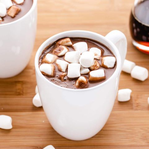 Một cốc socola nóng, một buổi chiều dịu dàng – Công thức dễ làm tại nhà