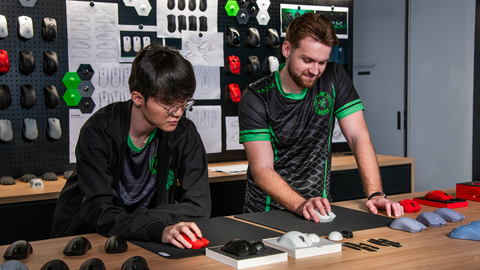 THIẾT LẬP ĐỈNH CAO MỚI CHO HIỆU SUẤT THI ĐẤU – RAZER TRÌNH LÀNG BỘ ĐÔI VIPER V4 PRO VÀ GIGANTUS V2 PRO