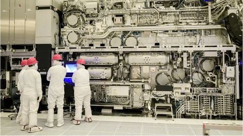 Intel Foundry thắt chặt hợp tác với ASML nhằm thúc đẩy công nghệ High-NA EUV cho các chip AI lớn hơn