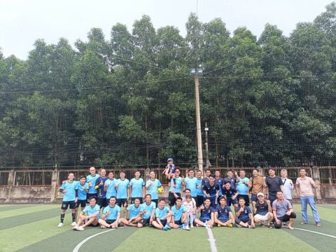 Trận bóng giao hữu với khách hàng