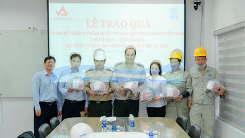 CÔNG ĐOÀN CÔNG TY SGC TRAO TẶNG NÓN BẢO HIỂM: HÀNH TRANG AN TOÀN TRÊN MỌI NẺO ĐƯỜNG