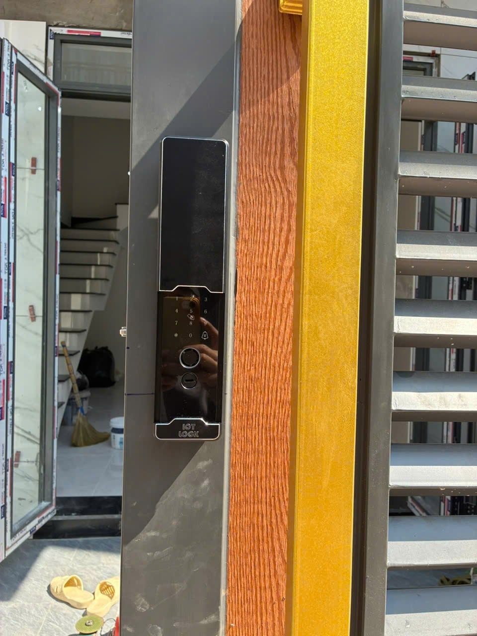 Mẫu khóa cổng vân tay 2 chiều mới nhất 2026
