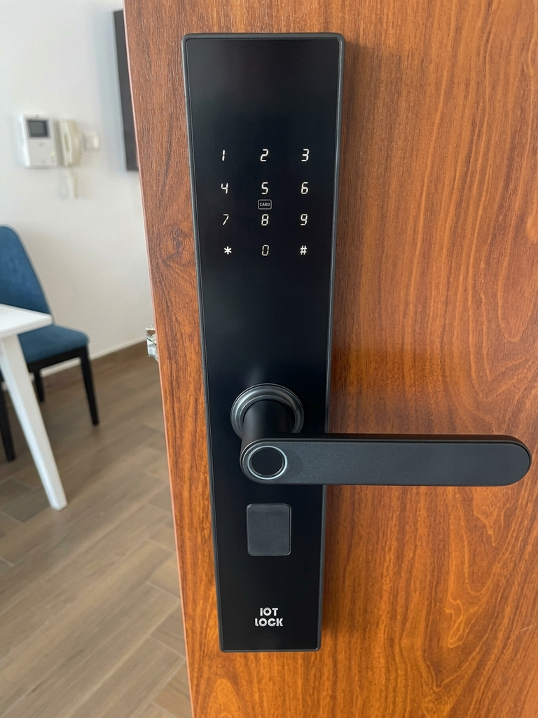 khoa van tay iotlock d2100