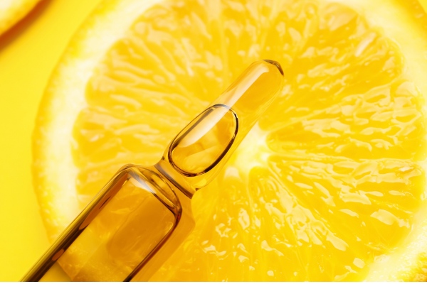 Vitamin C Trong Mỹ Phẩm: Làm Sáng Da Hay Dễ Bắt Nắng?