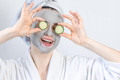 Mặt Nạ Đất Sét Có Thật Sự Thu Nhỏ Lỗ Chân Lông?