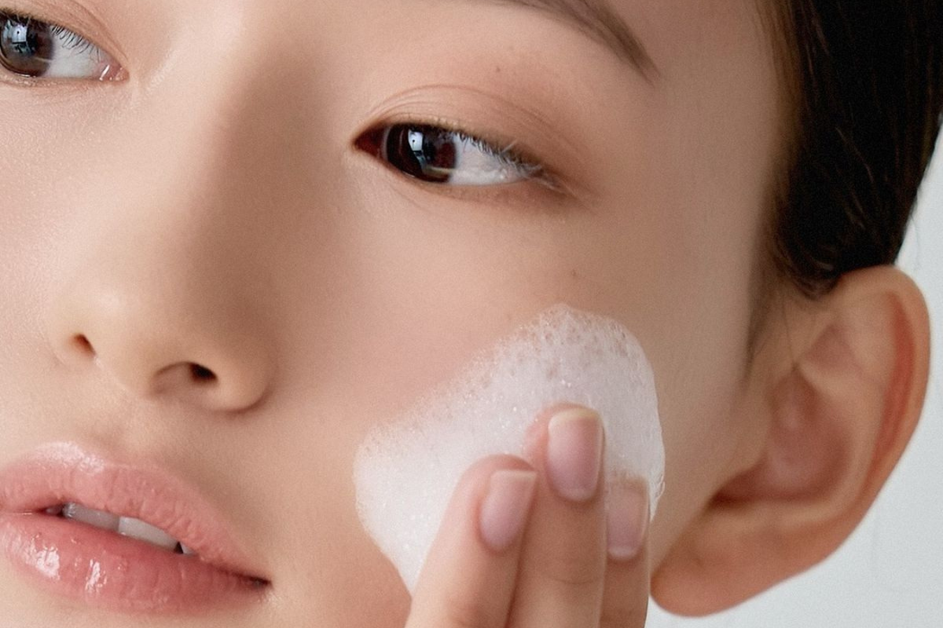 Khi Nào Không Nên Sử Dụng Sữa Rửa Mặt Chứa BHA Trên Làn Da Mụn?