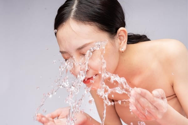 Nước Nóng Ảnh Hưởng Gì Đến Hàng Rào Da?
