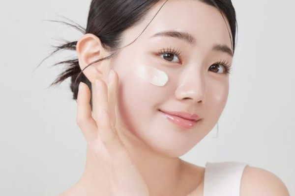 Chăm Da Tuổi 20: Xây Nền Da Khỏe Thay Vì Chống Lão Hóa