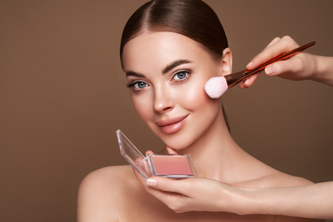 Cách Chăm Sóc Da Khi Phải Trang Điểm Mỗi Ngày!