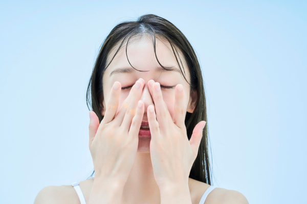Dầu Tẩy Trang Gây Mụn Ẩn? Sai Lầm Nằm Ở Cách Nhũ Hóa
